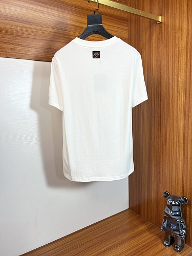 日本未入荷 2026 ルイヴィトン 新作 半袖Tシャツ スーパーコピー
