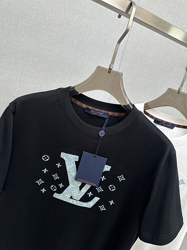 超希少！2026 ルイヴィトン 新作 半袖Tシャツ コピー