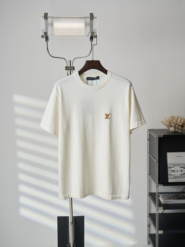 超希少!2026 ルイヴィトン 新作 半袖Tシャツ 偽物