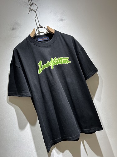 目を惹くカラー 2026 ルイヴィトン 新作 半袖Tシャツ スーパーコピー