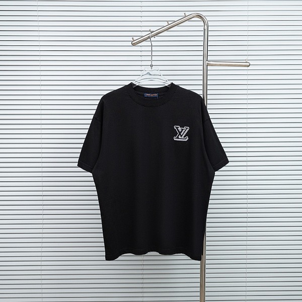 入手困難品!2026 ルイヴィトン 新作 半袖Tシャツ 偽物