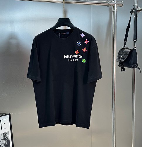 世界中で大人気♪ 2026 ルイヴィトン 新作 半袖Tシャツ スーパーコピー