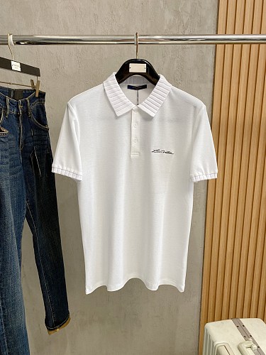 肌触り最高な 2026 ルイヴィトン 新作 半袖Tシャツ スーパーコピー