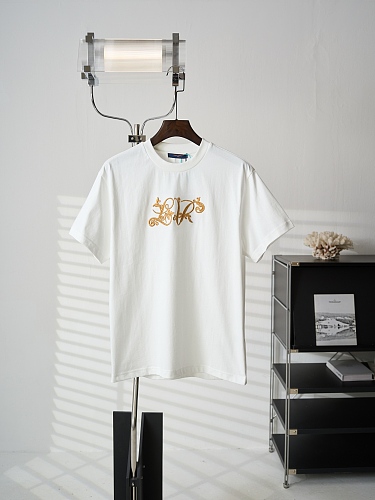完売必至 2026 ルイヴィトン 新作 半袖Tシャツ スーパーコピー