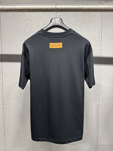 一目惚れ♪ 2026 ルイヴィトン 新作 半袖Tシャツ スーパーコピー