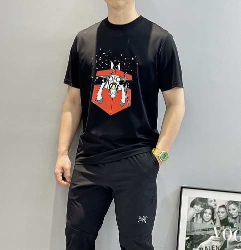 注目アイテム♡ 2026 エルメス 新作 半袖Tシャツ 偽物