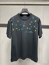 《人気★》2026 ルイヴィトン 新作 半袖Tシャツ スーパーコピー 《人気★》2026 ルイヴィトン 新作 半袖Tシャツ スーパーコピー