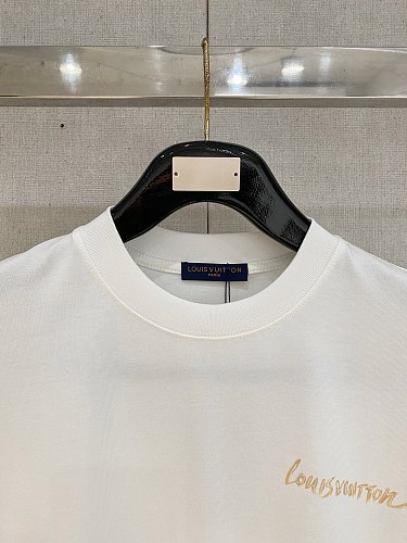 一目惚れ♪ 2026 ルイヴィトン 新作 半袖Tシャツ スーパーコピー