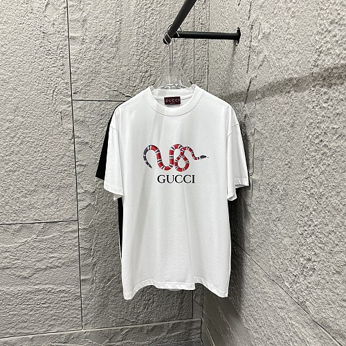 超希少！2026 グッチ 新作 半袖Tシャツ 偽物