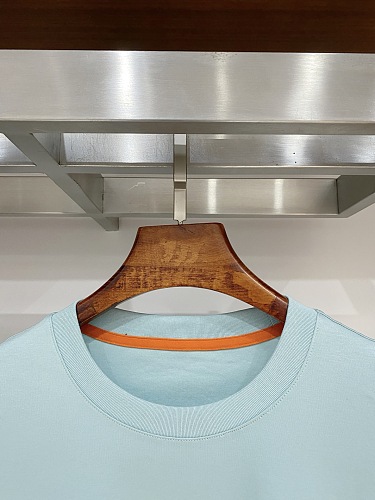 世界中で大人気♪ 2026 エルメス 新作 半袖Tシャツ 偽物