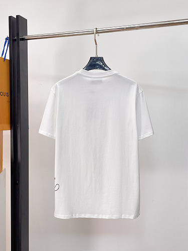 【即発】★ 2026 グッチ 新作 半袖Tシャツ スーパーコピー