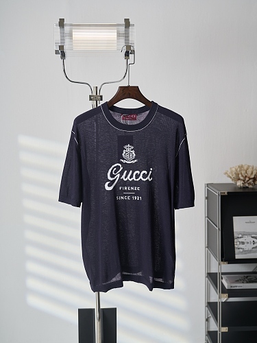 【即発】★ 2026 グッチ 新作 半袖Tシャツ スーパーコピー