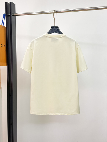 注目度抜群！2026 グッチ 新作 半袖Tシャツ 偽物