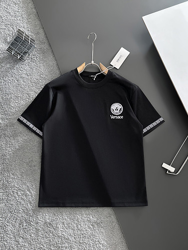 売上総額１位！ 2026 ヴェルサーチェ 新作 半袖Tシャツ コピー
