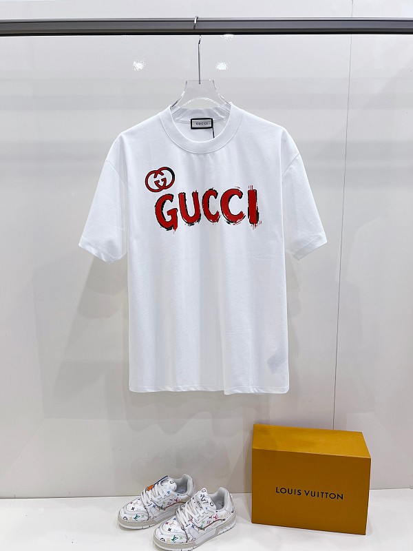 送料込 2026 グッチ 新作 半袖Tシャツ コピー