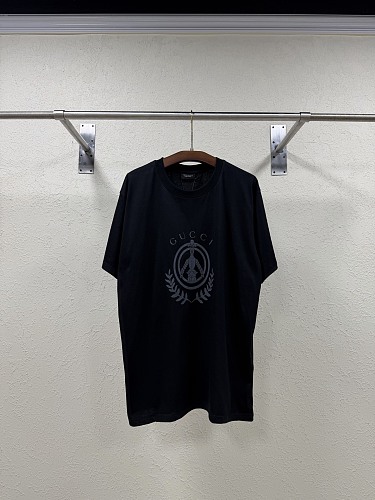 定番人気！2026 グッチ 新作 半袖Tシャツ 偽物