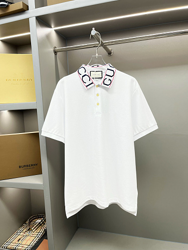 使い勝手良 2026 グッチ 新作 半袖Tシャツ 偽物