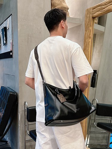 人気爆発☆ 2026 ヴェルサーチェ 新作 半袖Tシャツ 偽物