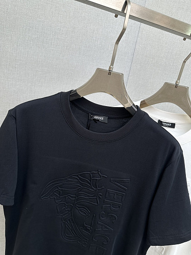 世界中で大人気♪ 2026 ヴェルサーチェ 新作 半袖Tシャツ コピー