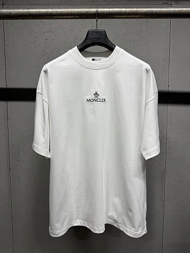 争奪戦 2026 モンクレール 新作 半袖Tシャツ 偽物