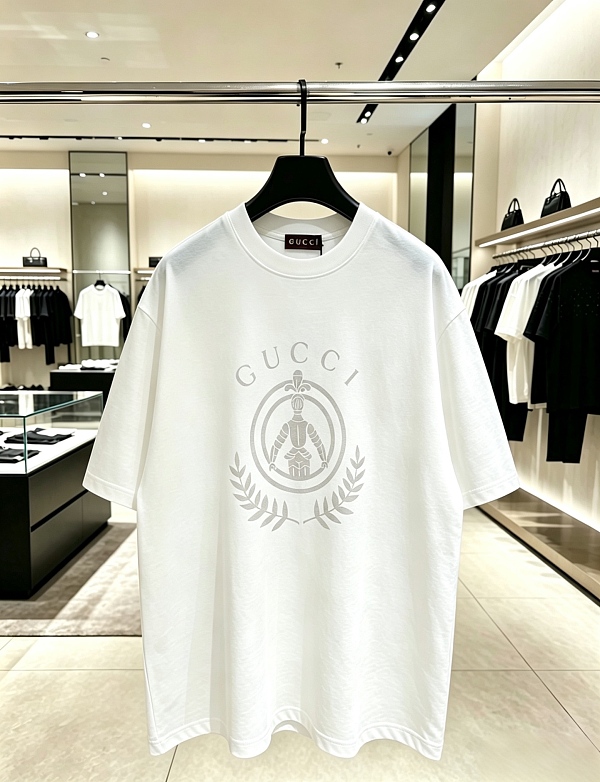 完売必至 2026 グッチ 新作 半袖Tシャツ スーパーコピー