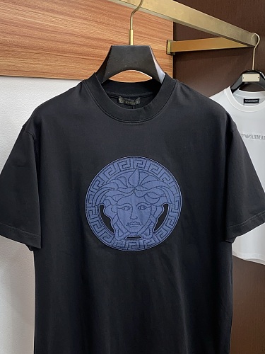 入手困難品！ 2026 ヴェルサーチェ 新作 半袖Tシャツ 偽物