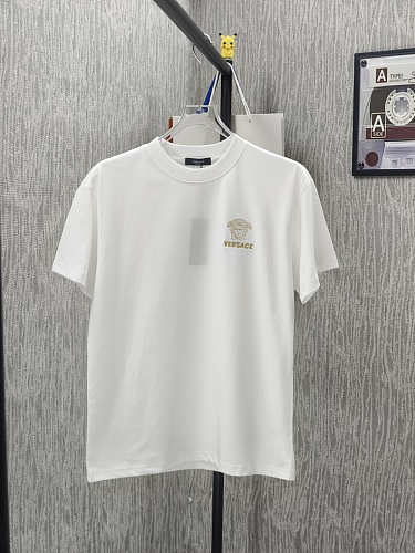 送料込 2026 ヴェルサーチェ 新作 半袖Tシャツ コピー