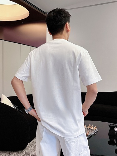 絶対欲しい！ 2026 ヴェルサーチェ 新作 半袖Tシャツ コピー