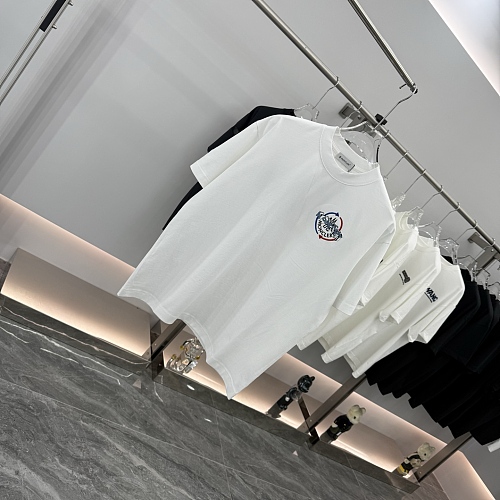 使い勝手良し 2026 モンクレール 新作 半袖Tシャツ 偽物