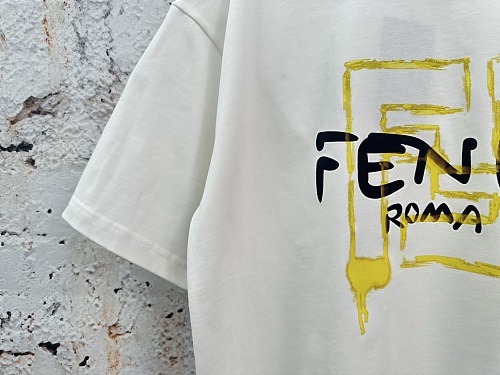 最安値挑戦 2026 フェンディ 新作 半袖Tシャツ 偽物
