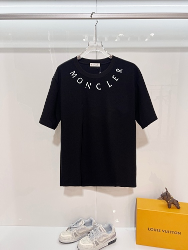 肌触り最高な 2026 モンクレール 新作 半袖Tシャツ 偽物