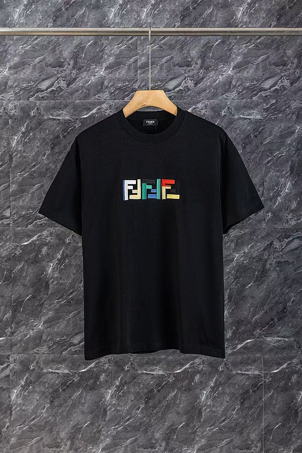 即発送! 2026 フェンディ 新作 半袖Tシャツ スーパーコピー