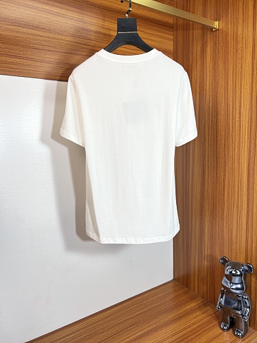 世界中で大人気♪ 2026 モンクレール 新作 半袖Tシャツ 偽物