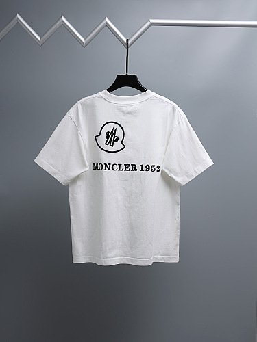 人気急上昇 2026 モンクレール 新作 半袖Tシャツ 偽物