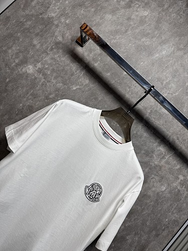 注目アイテム♡ 2026 モンクレール 新作 半袖Tシャツ 偽物