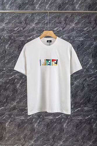注目度抜群！ 2026 フェンディ 新作 半袖Tシャツ 偽物