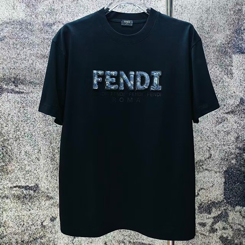 人気急上昇新作 2026 フェンディ 新作 半袖Tシャツ コピー
