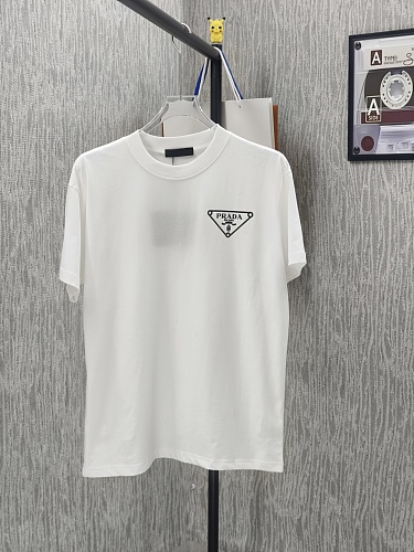 ★日本!!人気！2026 プラダ 新作 半袖Tシャツ 偽物