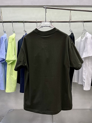 即発送！ 2026 フェンディ 新作 半袖Tシャツ スーパーコピー