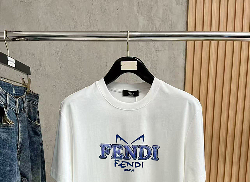 超限定♪ 2026 フェンディ 新作 半袖Tシャツ スーパーコピー