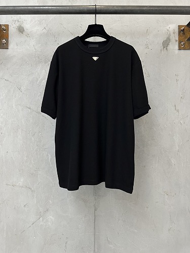 即発送！2026 プラダ 新作 半袖Tシャツ 偽物
