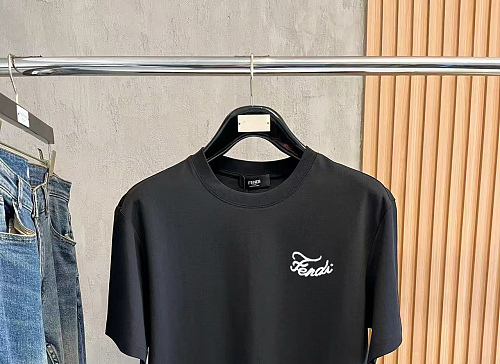 超希少！ 2026 フェンディ 新作 半袖Tシャツ コピー