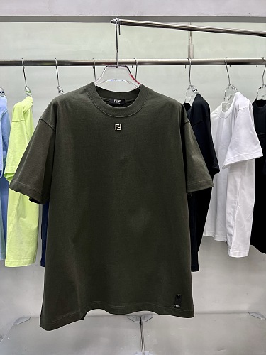 即発送！ 2026 フェンディ 新作 半袖Tシャツ スーパーコピー