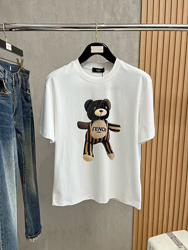 人気急上昇新作 2026 フェンディ 新作 半袖Tシャツ 偽物