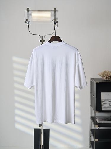 使い勝手良 2026 プラダ 新作 半袖Tシャツ コピー