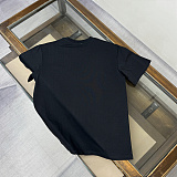 一目惚れ♪ 2026 フェンディ 新作 半袖Tシャツ 偽物