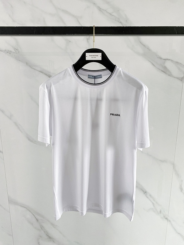 すぐ届く 2026 プラダ 新作 半袖Tシャツ 偽物