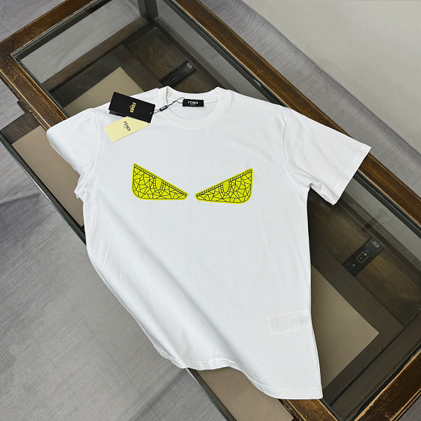 送料込 2026 フェンディ 新作 半袖Tシャツ 偽物