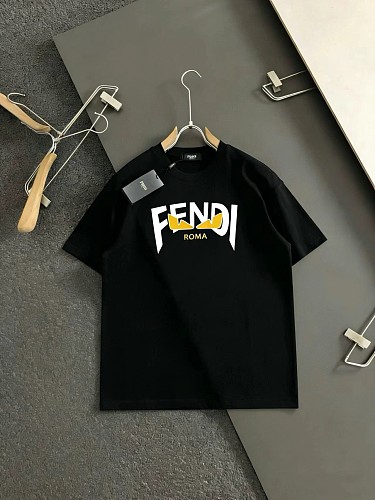 世界中で大人気♪ 2026 フェンディ 新作 半袖Tシャツ コピー 2色