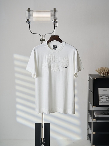 使い勝手良し 2026 フェンディ 新作 半袖Tシャツ 偽物